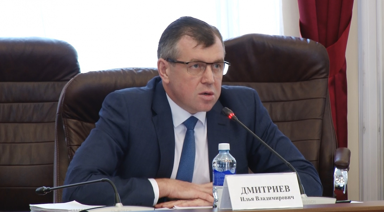 На фото докладчик – председатель Избирательной комиссии Иркутской области И.В. Дмитриев 