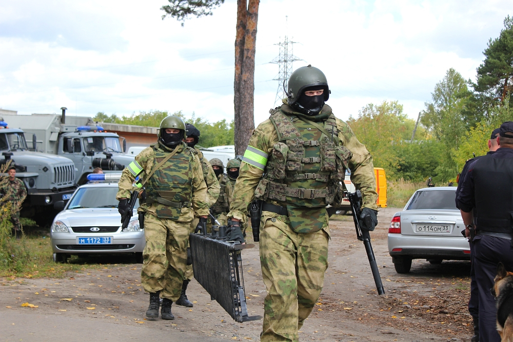 Подготовка оперативно-боевым подразделением штурма здания школы