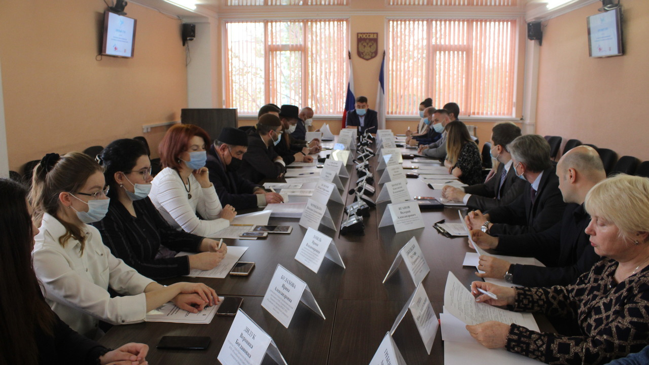 В Республике Крым состоялся круглый стол "Актуальные вопросы экстремизма в этноконфессиональной сфере"