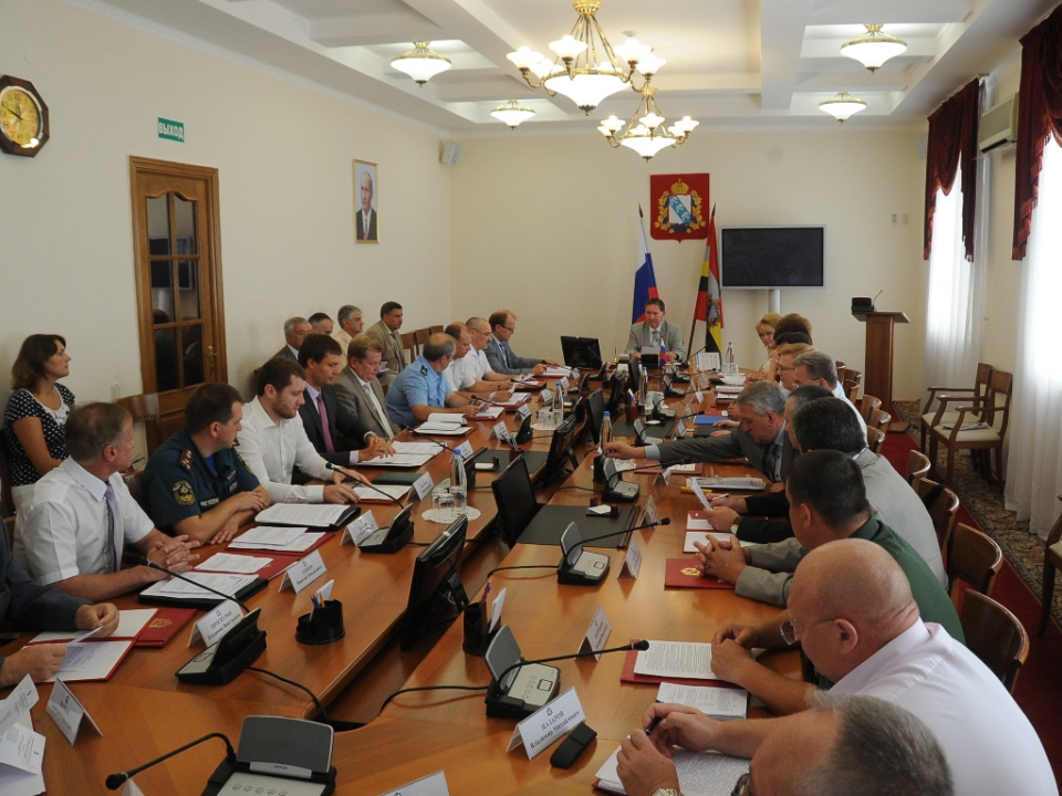 Губернатор Александр Михайлов провел заседание антитеррористической комиссии в Курской области