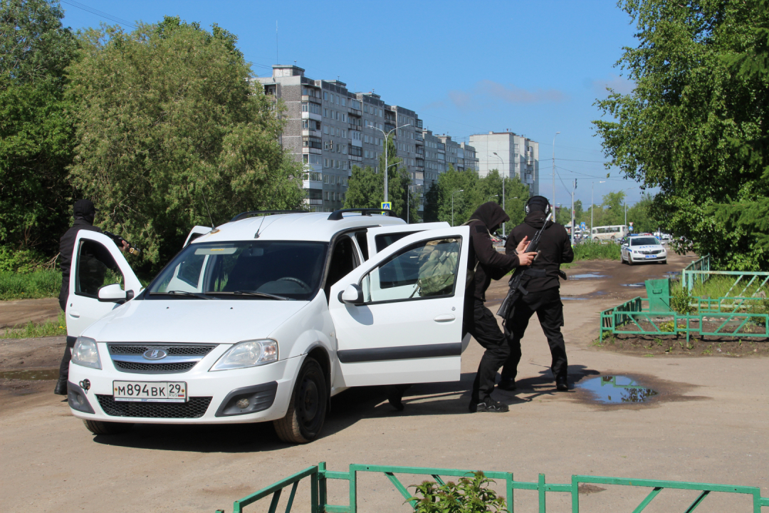 В Архангельске проведено командно-штабное антитеррористическое учение на объекте образования