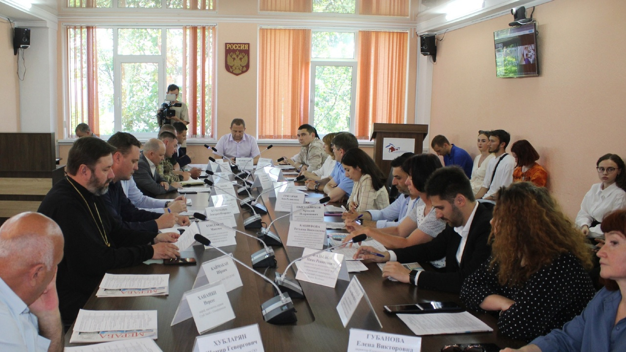 В Крыму состоялся круглый стол на тему "Профилактика экстремизма в этноконфессиональной сфере"