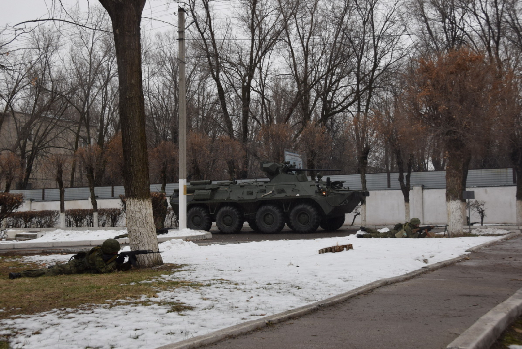 Подразделение антитеррора отразило условное нападение на российскую военную базу в Киргизии