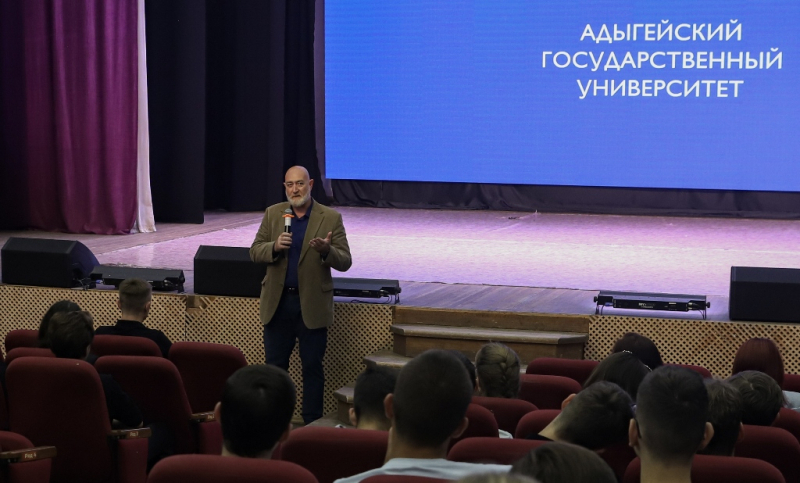 В Адыгее сотрудники полиции обсудили со студентами вопросы профилактики терроризма и экстремизма