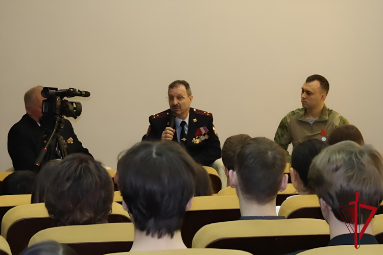 В Магадане в Молодежном центре прошло мероприятие в рамках всероссийского проекта «Диалоги с героями»