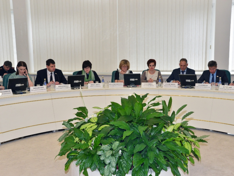 Совместное заседание антитеррористической комиссии и оперативного штаба в Саратовской области.