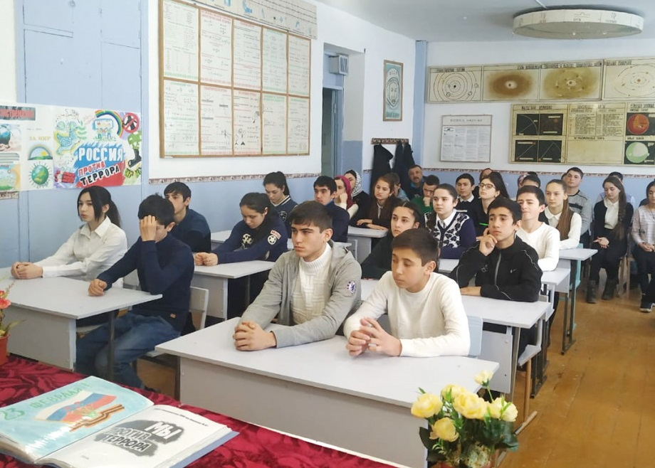 В Буйнакском районе проходят встречи школьников с представителями АТК