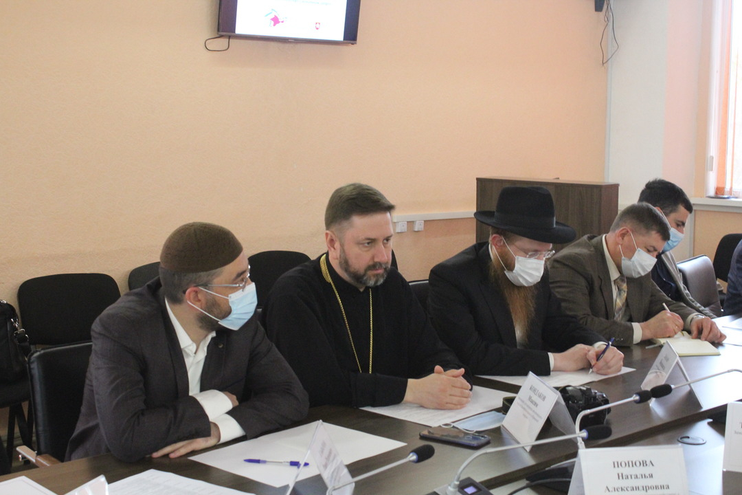 В Республике Крым состоялся круглый стол "Актуальные вопросы экстремизма в этноконфессиональной сфере"
