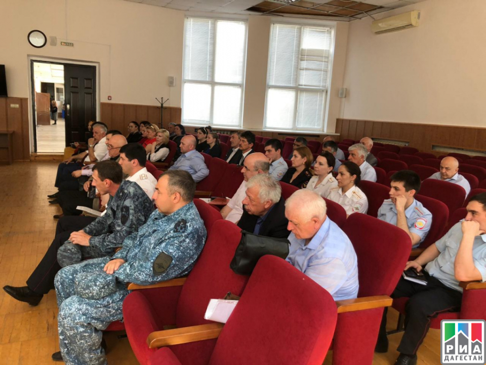 Ход проведения школьных экзаменов обсудили власти Каспийска на заседании АТК