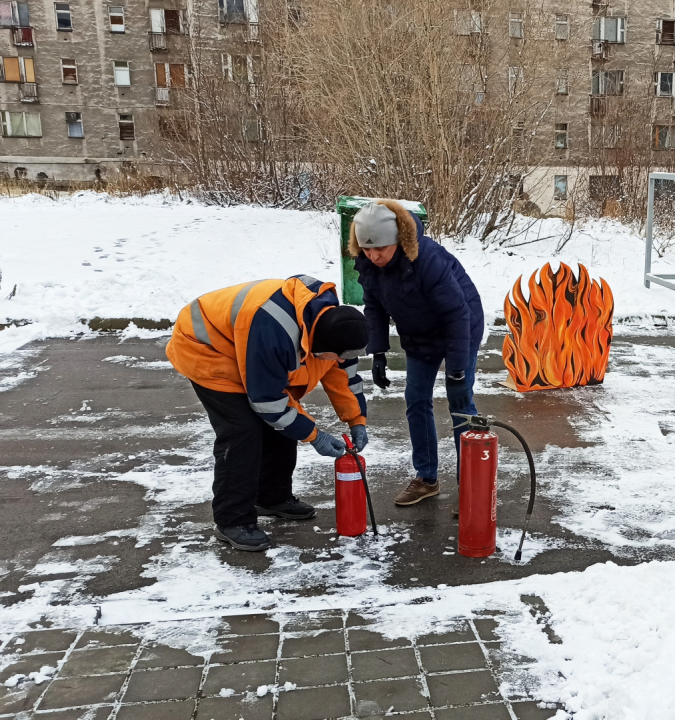 Тренировка по практическому применению средств пожаротушения персоналом  МБУ ДО ДЮСШ 