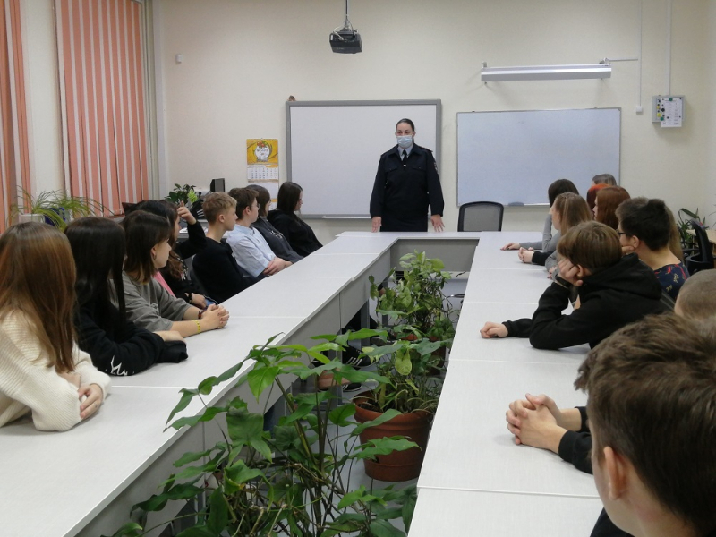 В Самарской области полицейские провели антитеррористические и антинаркотические мероприятия с подростками