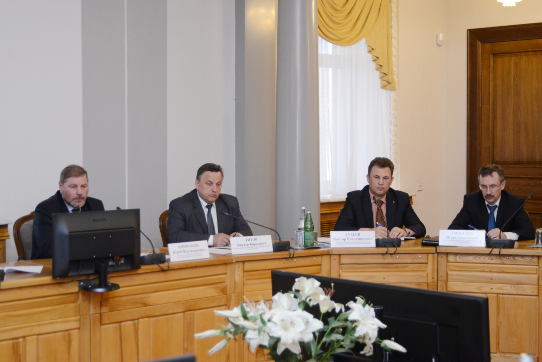 Губернатор Алексей Островский провел совместное заседание Антитеррористической комиссии и Оперативного штаба в Смоленской области