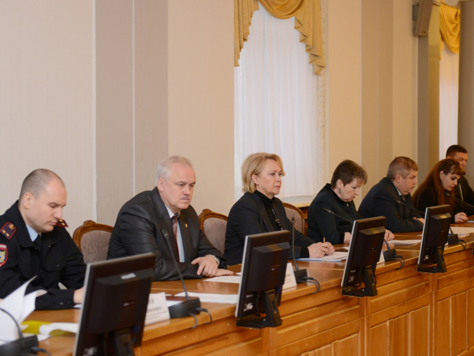 Руководители органов исполнительной власти Смоленской области, приглашенные для обсуждения вопроса о состоянии работы по реализации требований к антитеррористической защищенности объектов