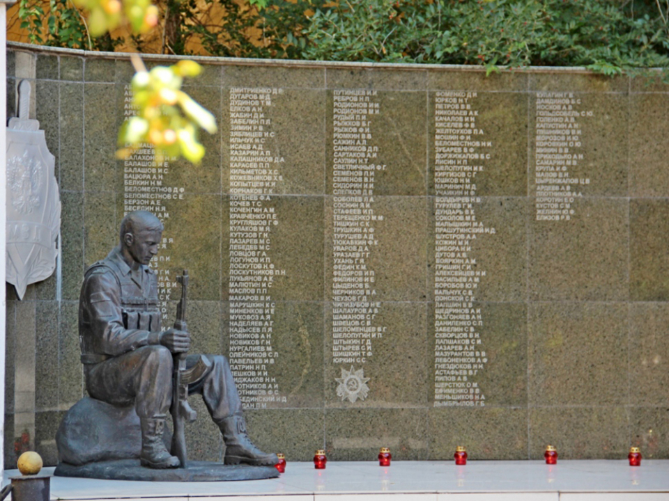 Памятник сотрудникам, погибшим при исполнении служебного долга