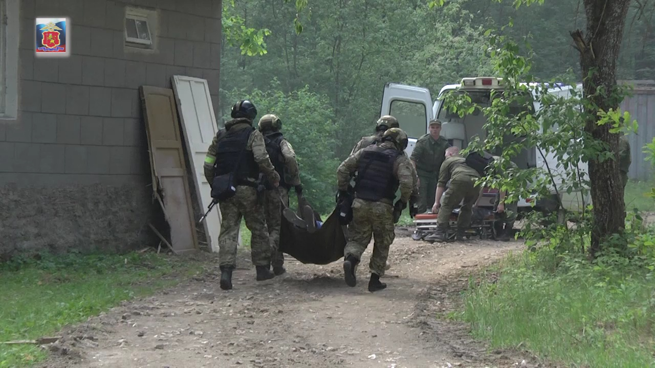 Транспортировка раненного заложника для оказания медицинской помощи функциональной группой медицинского обеспечения