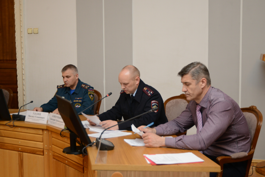 Губернатор Алексей Островский провел совместное заседание Антитеррористической комиссии и Оперативного штаба в Смоленской области