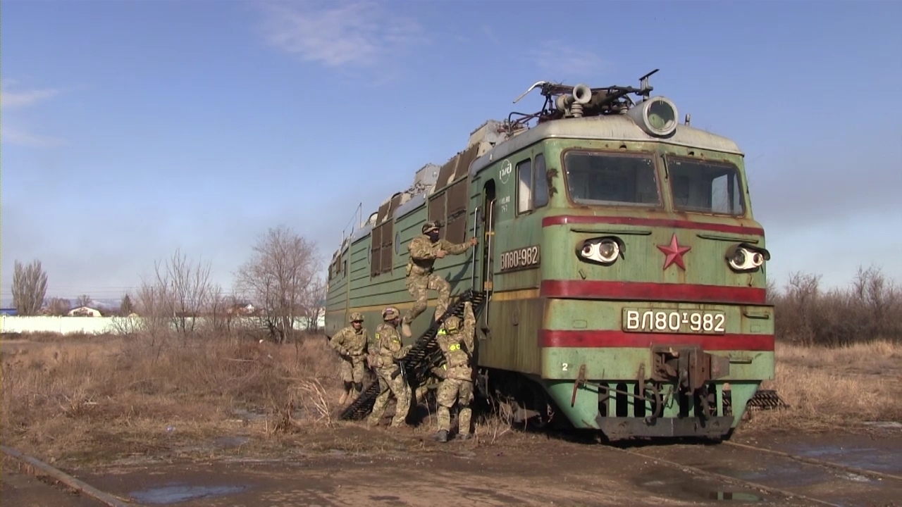 В Саратовской области проведено антитеррористическое командно учение на железнодорожном мосту через Волгу