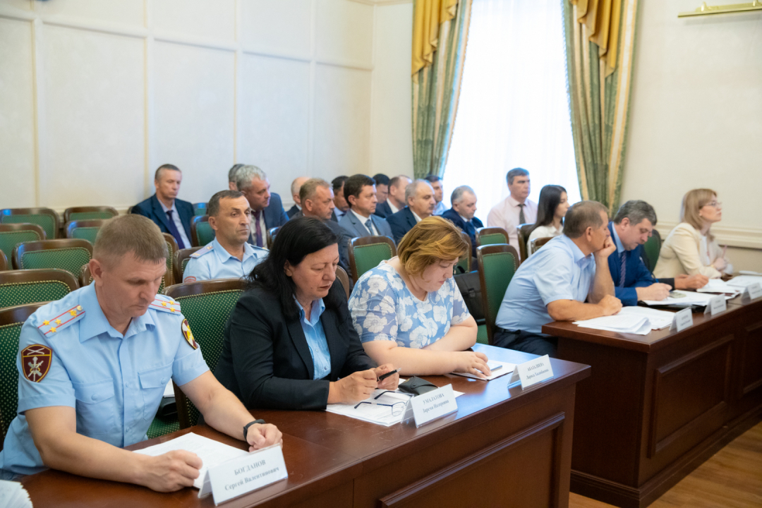 Прошло совместное заседание Антитеррористической комиссии, Оперативного штаба и Координационного совещания по обеспечению правопорядка в Карачаево-Черкесии