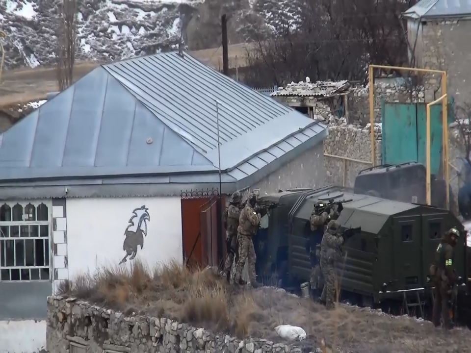 Укрывавшийся в блокированном доме бандит нейтрализован в ходе КТО в Дагестане