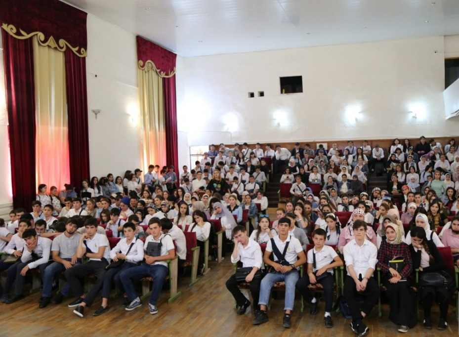 В Хасавюрте представители межведомственной комиссии при АТК провели встречи со студентами