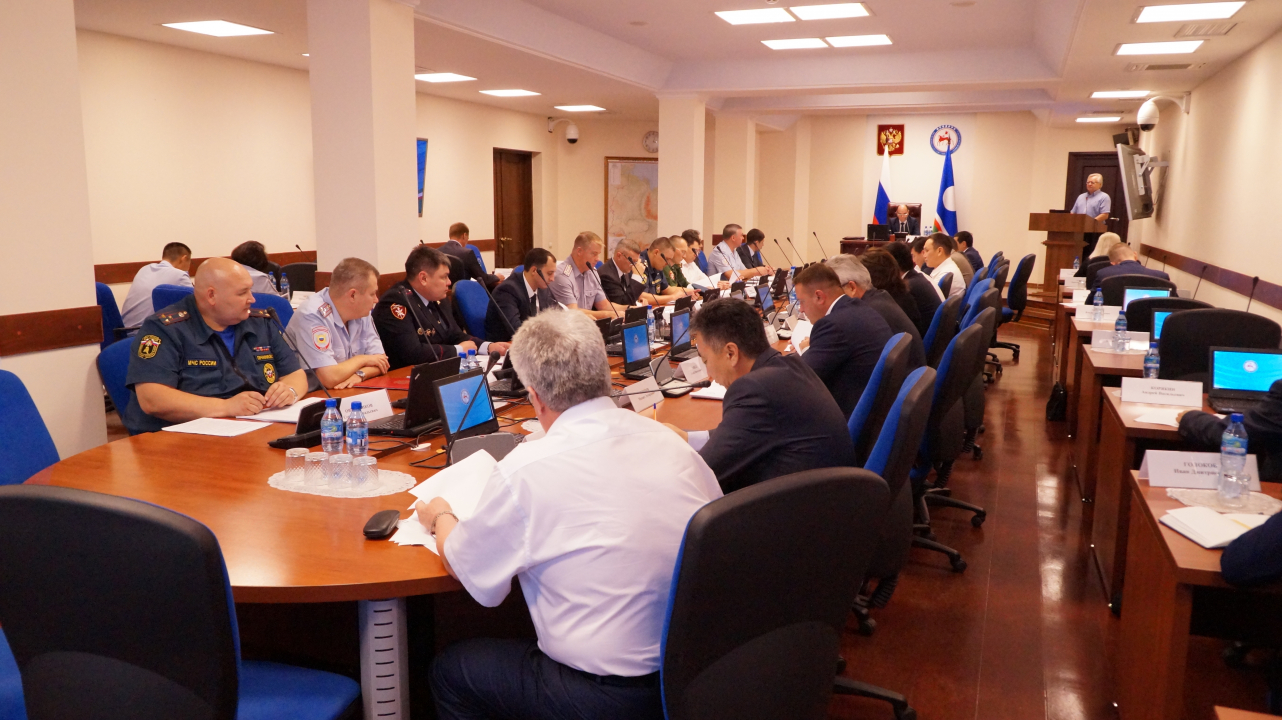 Состоялось совместное заседание антитеррористической комиссии и оперативного штаба в Республике Саха (Якутия)
