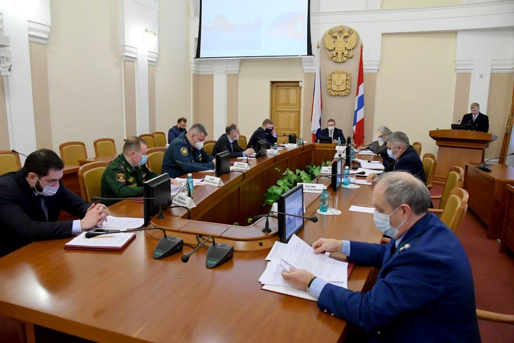 Губернатор Омской области Александр Бурков проводит заседание антитеррористической комиссии Омской области