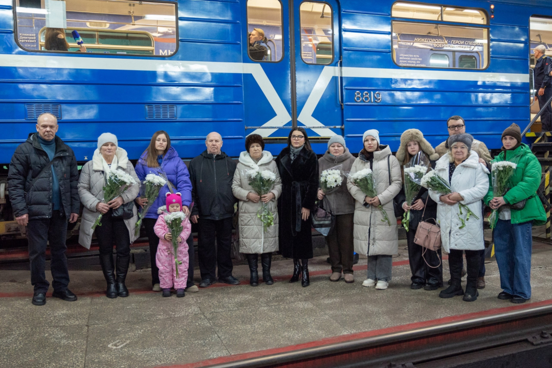 В Нижнем Новгороде открыли два новых вагона метро, посвященных участникам СВО