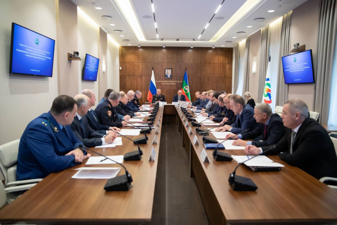Работа совместного заседания Антитеррористической комиссии и Координационного совещания по обеспечению правопорядка в КЧР 15 декабря 2022 года.