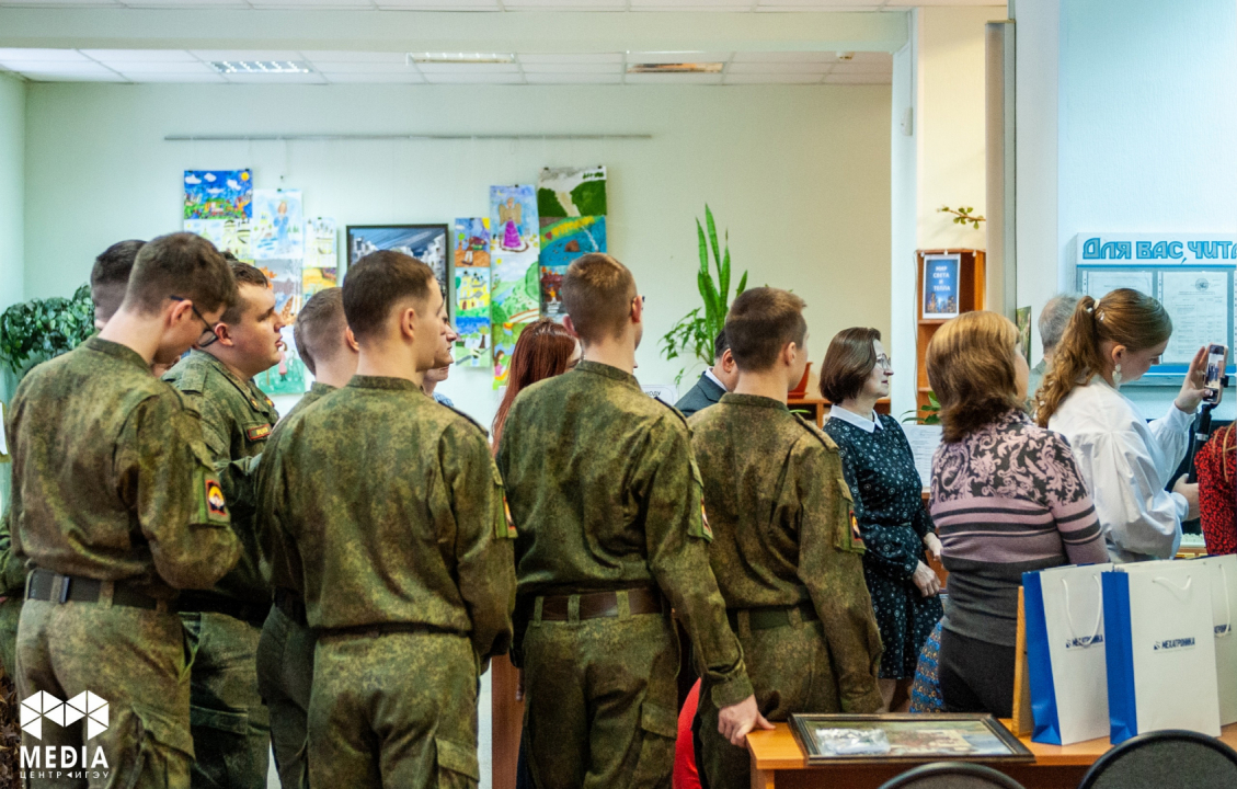 Выставка «Время помогать», посвященная СВО и году защитника Отечества в Иваново