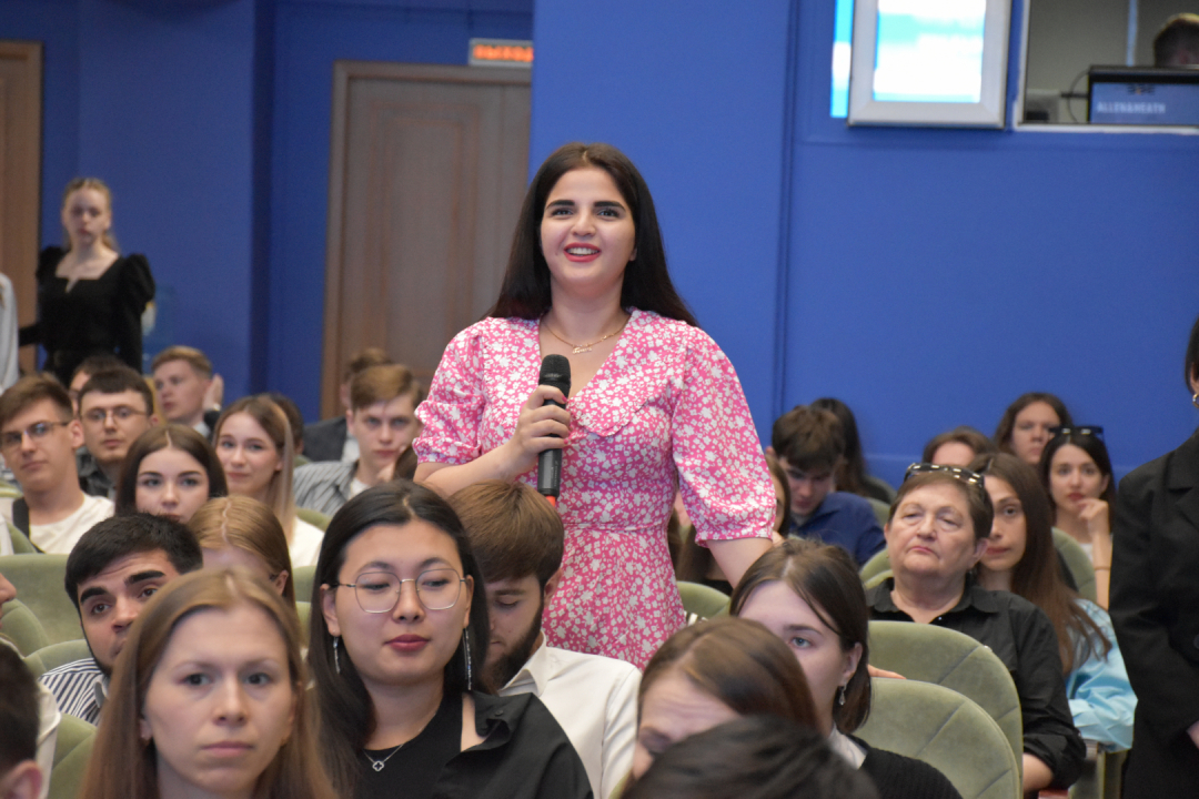 В Саратовской государственной юридической академии проведен форум, посвященный профилактике идеологии экстремизма в молодежной среде