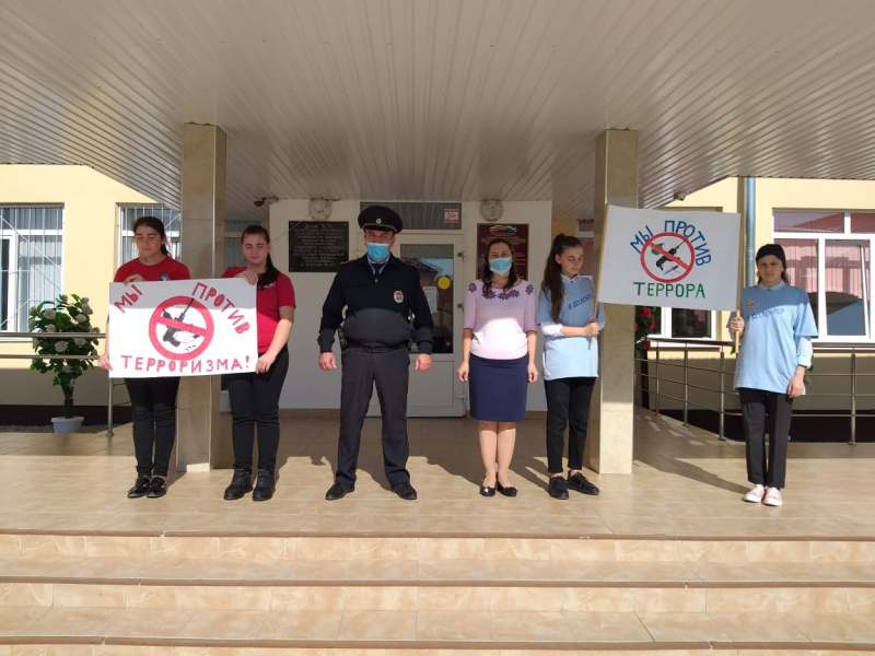 Полицейские и общественность Лескенского района Кабардино-Балкарии организовали цикл профилактических мероприятий для школьников