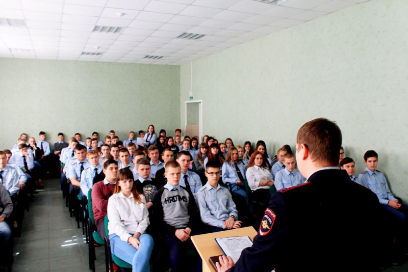 В Рязанской области сотрудники Центра противодействия экстремизму УМВД напомнили студентам правила безопасного поведения в сети Интернет