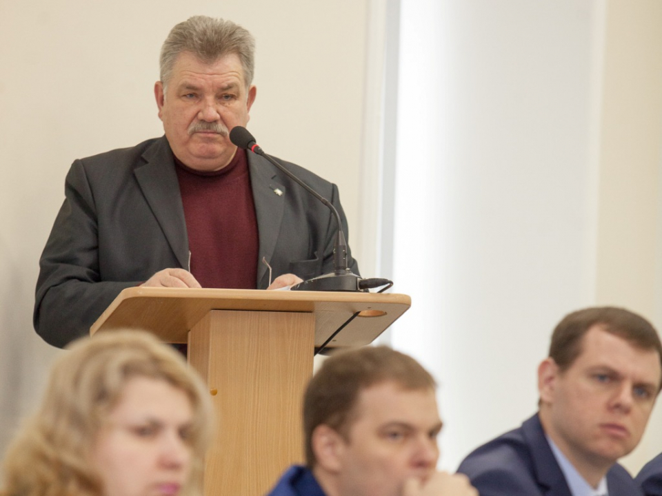 Александр Алексеев отвечает на вопросы членов комиссии