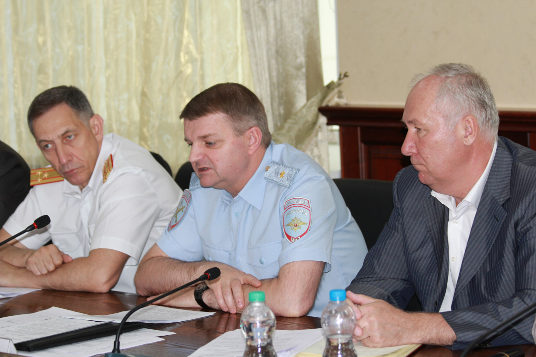 Выступает министр внутренних дел по РА генерал-майор полиции Удовенко А.И.