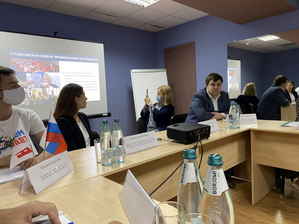 Круглый стол "Профилактика терроризма и экстремизма: взгляд молодежи" проведен в Волгограде