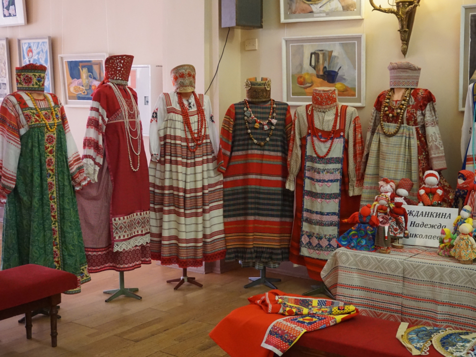 Представленные образцы костюмов народов, проживающих на территории Волгоградской области