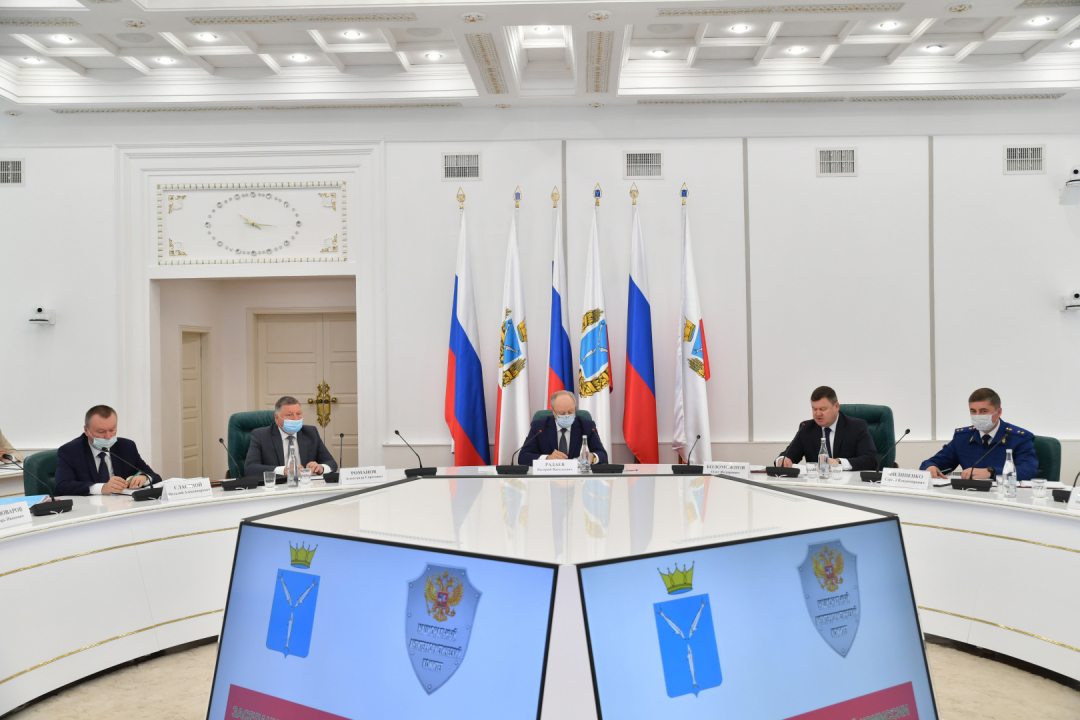 Состоялось внеочередное совместное заседание антитеррористической комиссии и оперативного штаба в Саратовской области