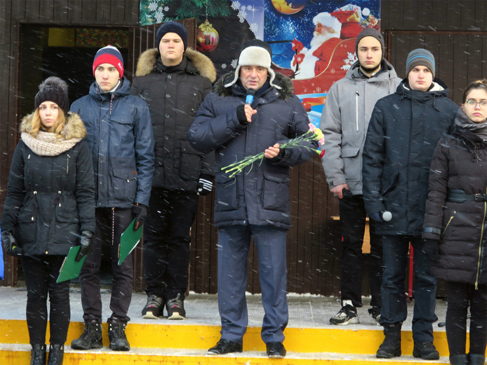 Торжественное открытие мемориальной доски кавалеру ордена Красного Знамени лейтенанту Шатских Виктору Викторовичу