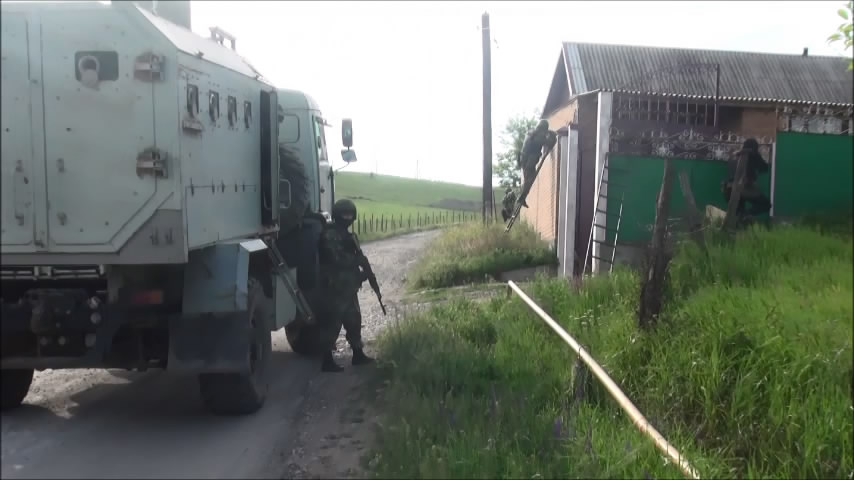 в Ингушетии силами спецназа ФСБ и МВД нейтрализованы пятеро боевиков, трое задержаны, а также уничтожено мощное СВУ
