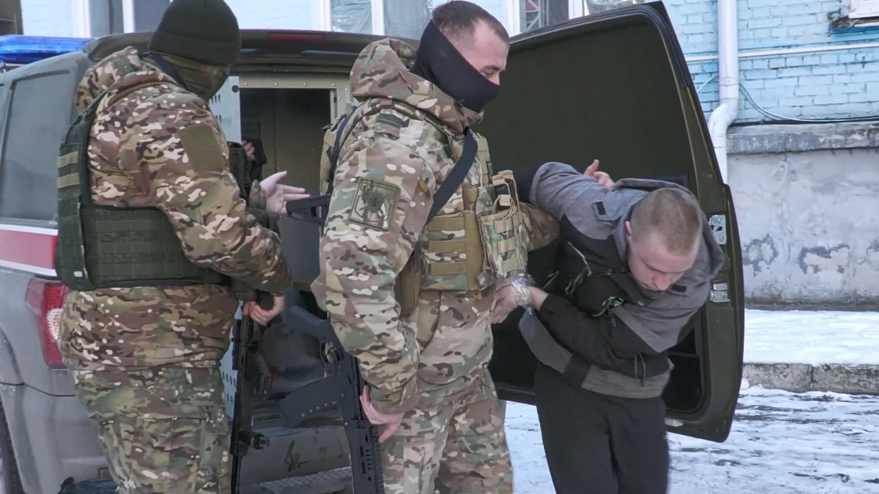 В Ростове-на-Дону по подозрению в государственной измене задержаны двое молодых людей