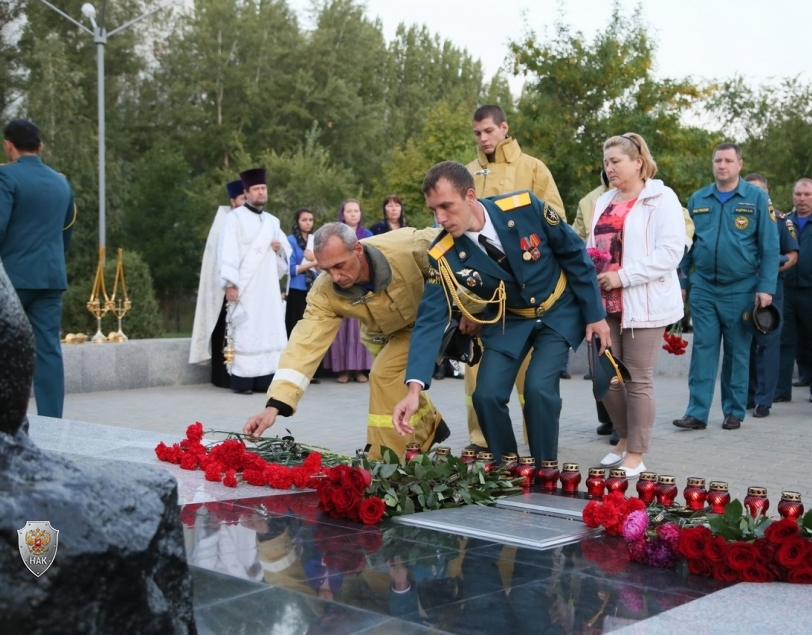 Волгодонск почтил память погибших во время теракта на Октябрьском шоссе