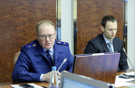 В заседании принял участие прокурор Ненецкого автономного округа Егоров Н.В.