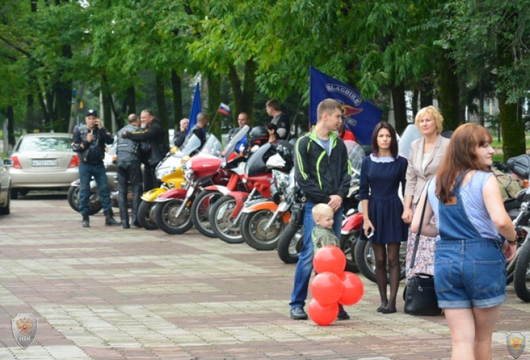 Биробиджанские священники, байкеры и детдомовцы почтили память жертв Беслана