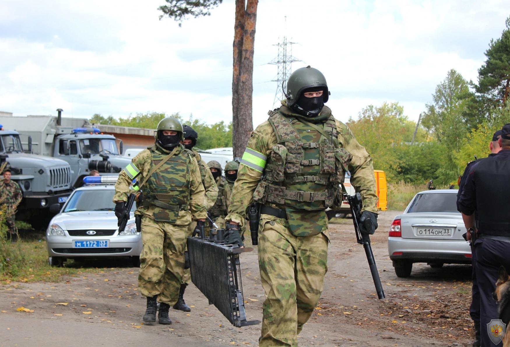 Подготовка оперативно-боевым подразделением штурма здания школы