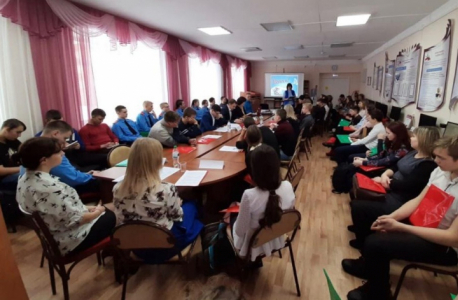 На севере Томской области полицейские провели круглый стол «Мы разные, но мы едины в борьбе против экстремизма»