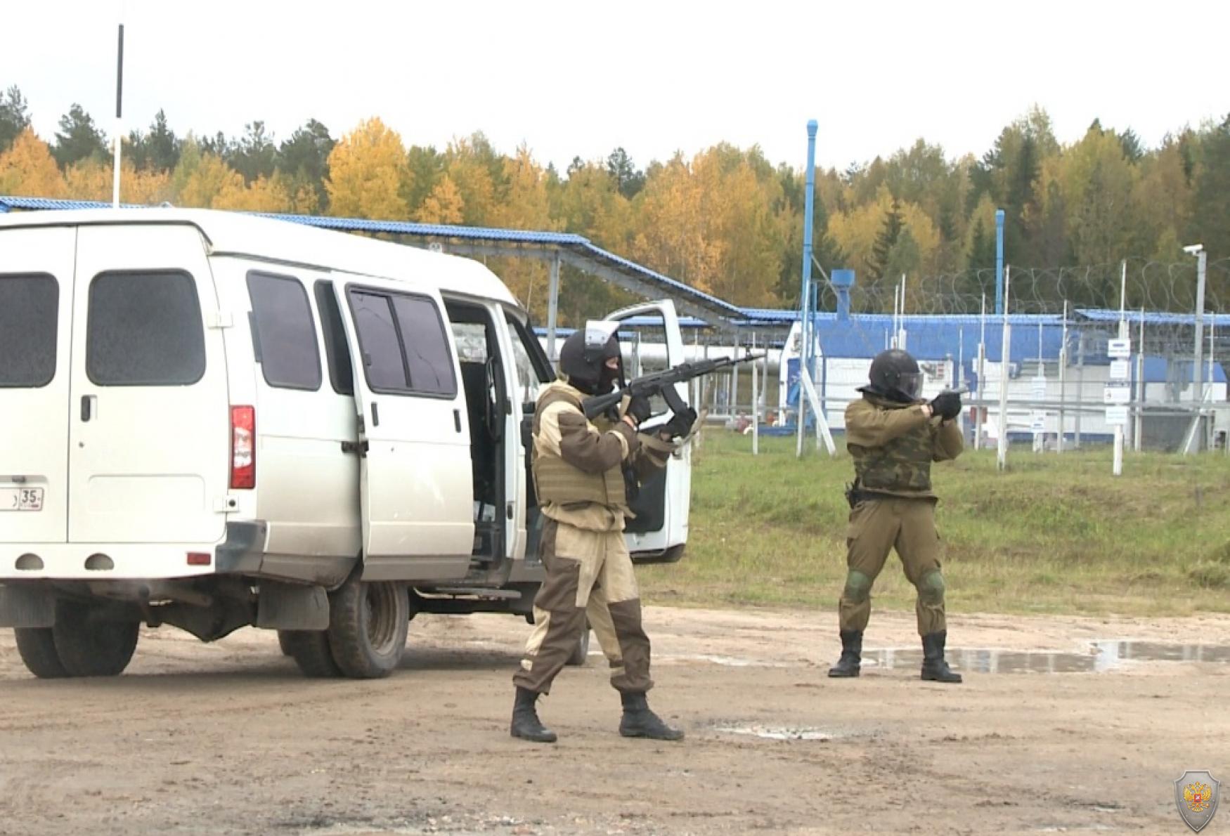 Проведение боевого мероприятия по освобождению «заложников» и обезвреживанию «террористов».