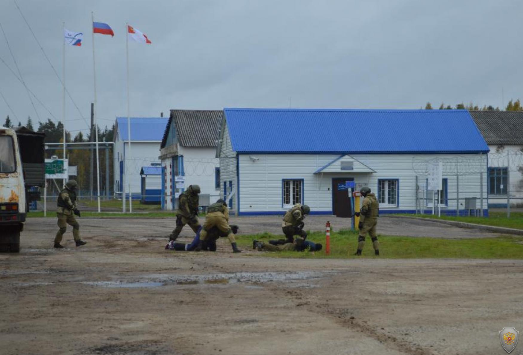 Проведение боевого мероприятия по освобождению «заложников» и обезвреживанию «террористов».