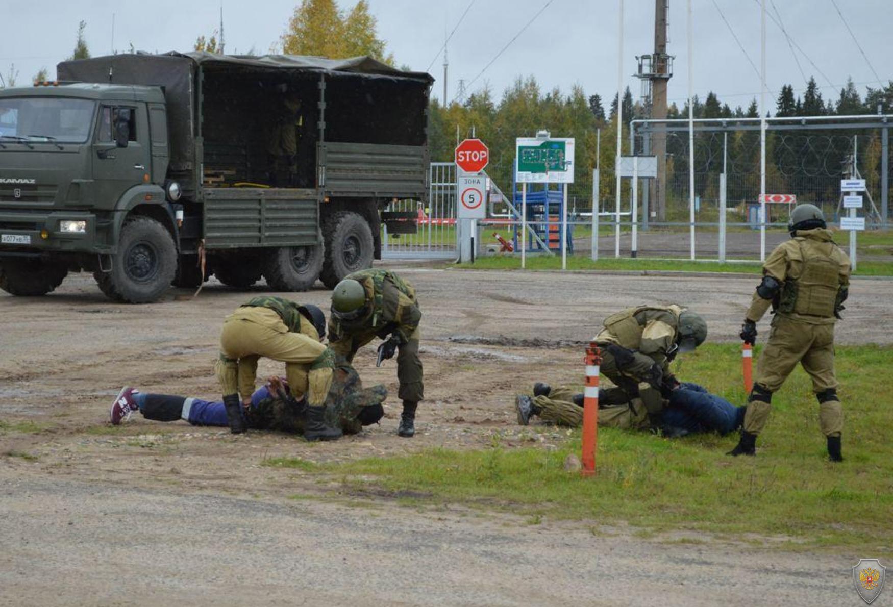 Проведение боевого мероприятия по освобождению «заложников» и обезвреживанию «террористов».