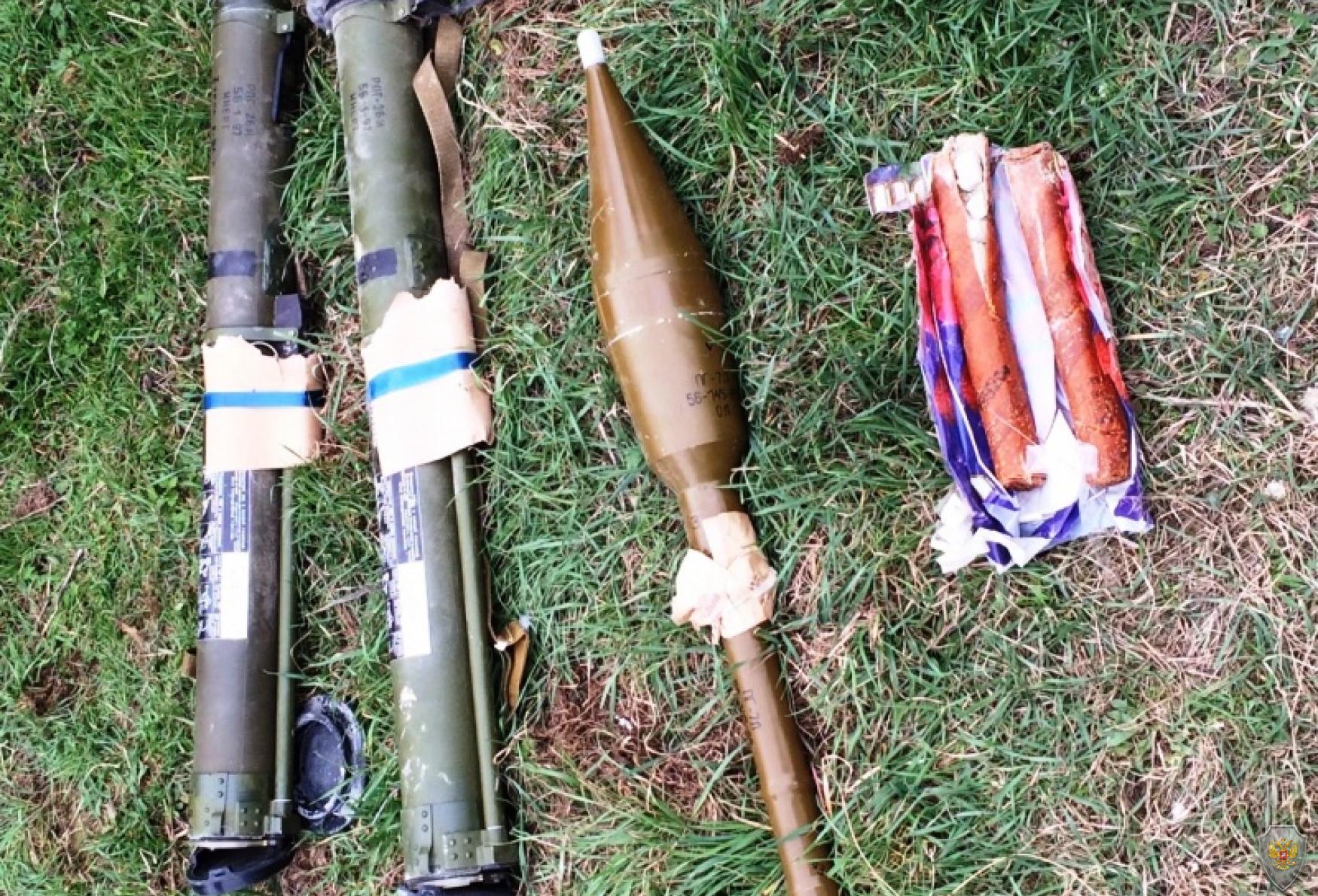 В Буйнакском районе Дагестана уничтожен тайник с оружием и боеприпасами