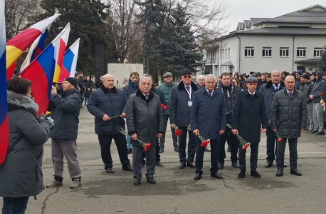 В преддверии празднования Дня защитника Отечества преподаватели и студенты почтили память погибших в зоне СВО